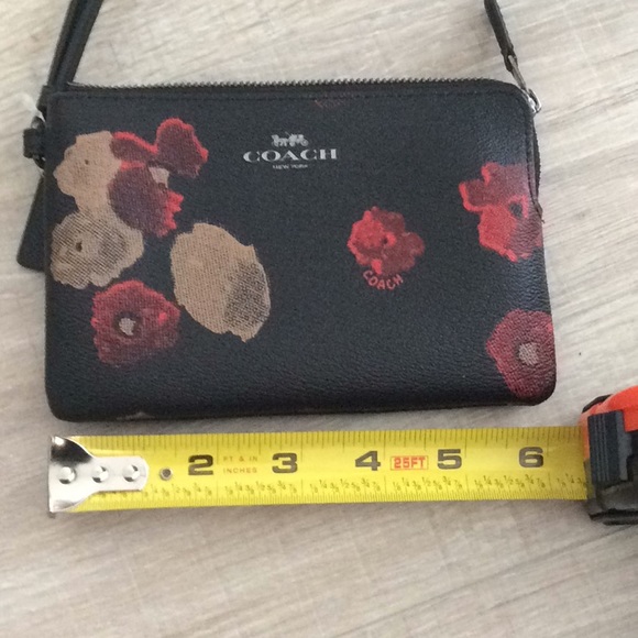 Coach flower  wristlet - Picture 5 of 6